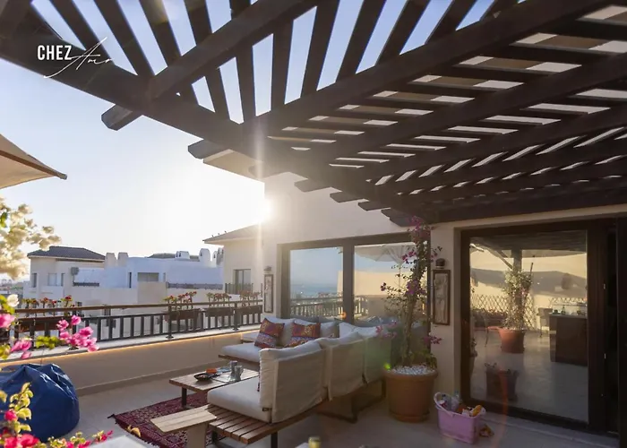 Luxury Rooftop Penthouse Sea View & Pools